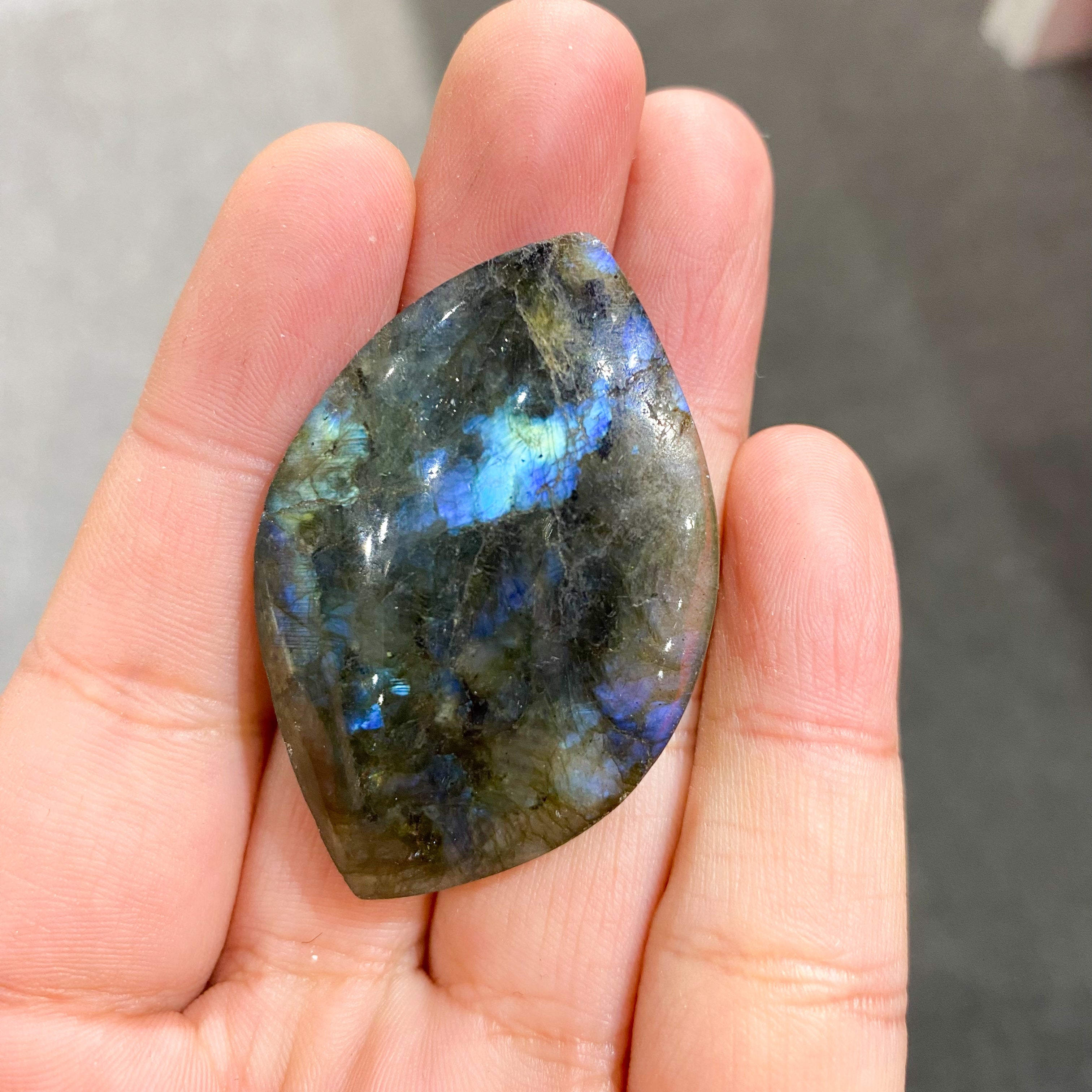 Labradorite Palm Stone In Bulk